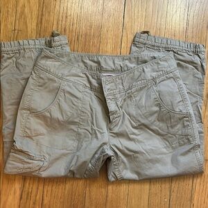 **b2g1** north face capris